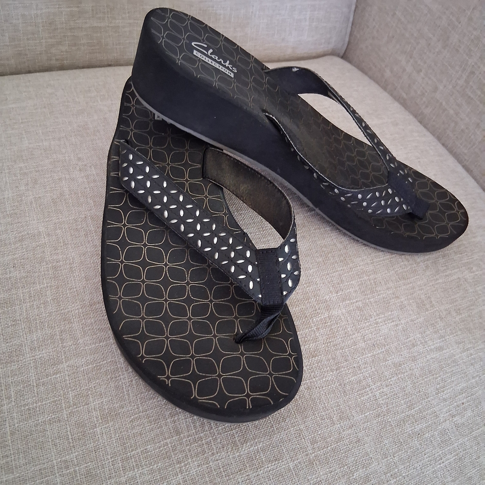 Clarks Black Sandals Sleek Comfortable Design